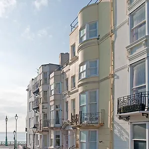 3* Guest house Hamptons